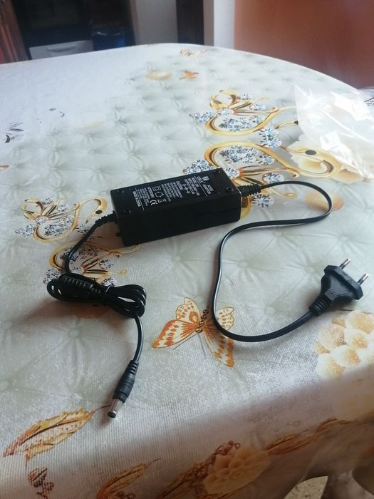 Адаптер зарядка.