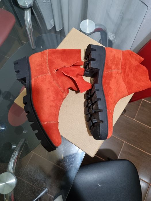 Ghete rosii piele intoarsa 38