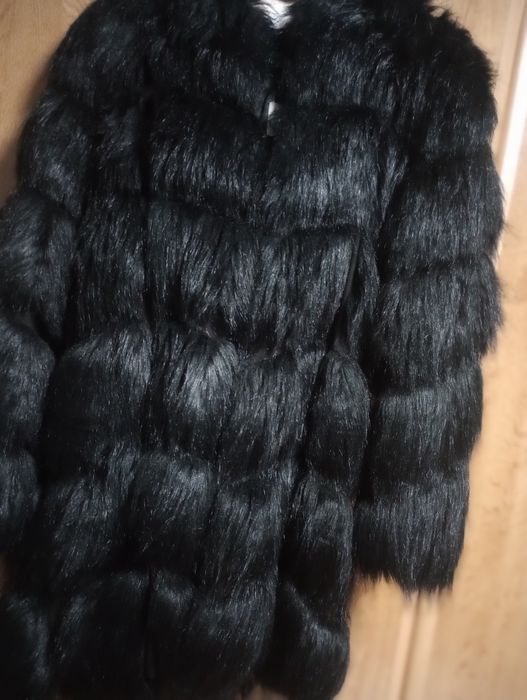 Blană neagra cu glugă