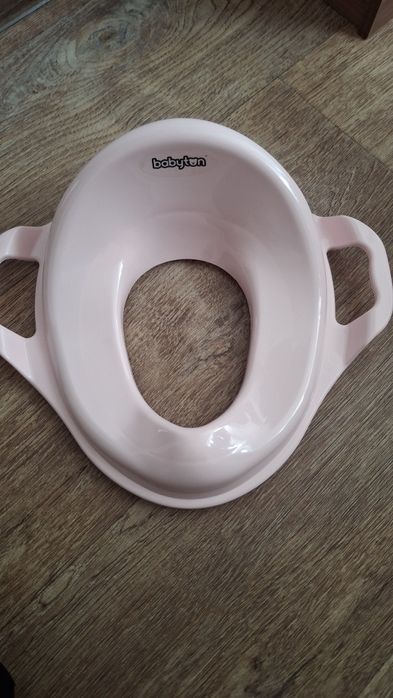 Продам сиденье на унитаз Babyton для девочки