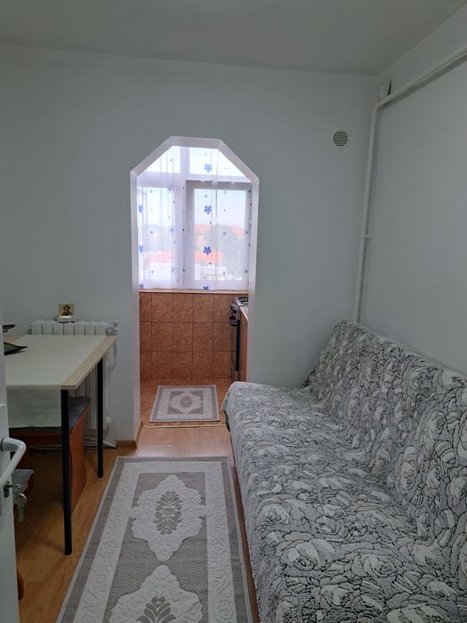 Apartament 2 camere de vânzare, zona Liceul Sportiv