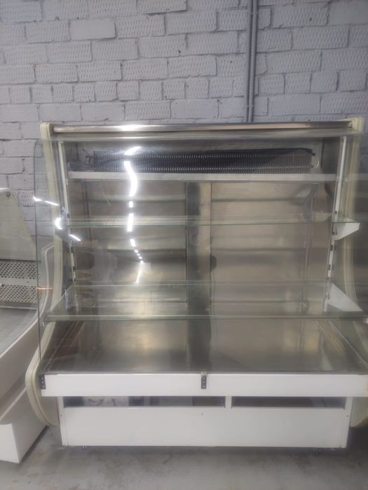 Холодильная витрина кондитерский