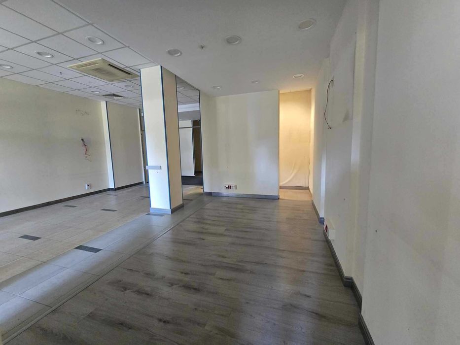 Дава се под наем Магазин в Велико Търново, Център - 117 кв.м за 2800 € - Снимка #7