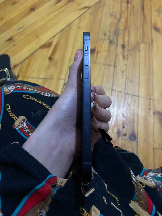 iPhone 12 IMEI нету