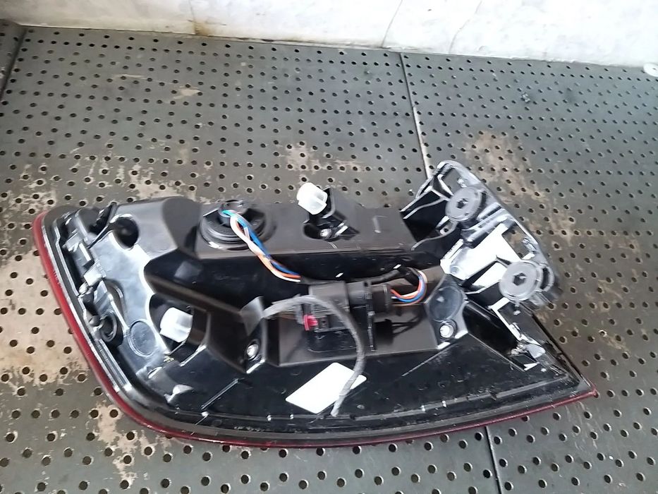 Stop tripla lampa led dreapta aripa audi a4 b9 8w berlina 2sd01224618