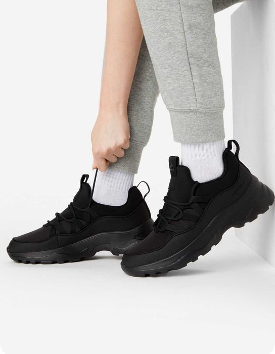 Продам утепленные кроссовки Demix