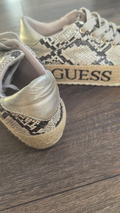 Еспадрили Guess.