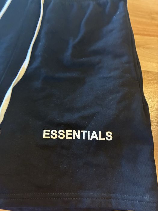 pantaloni essentials