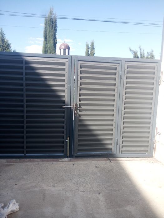 Изработка и монтаж на ламелни врати и огради.