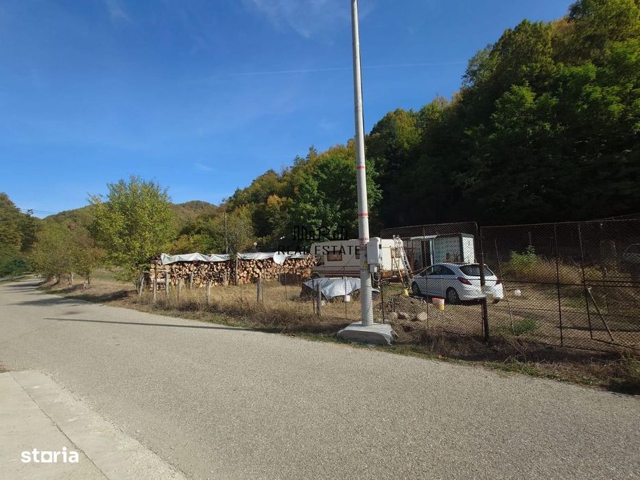 Teren intravilan de 317 mp, langa padure, container modular nou