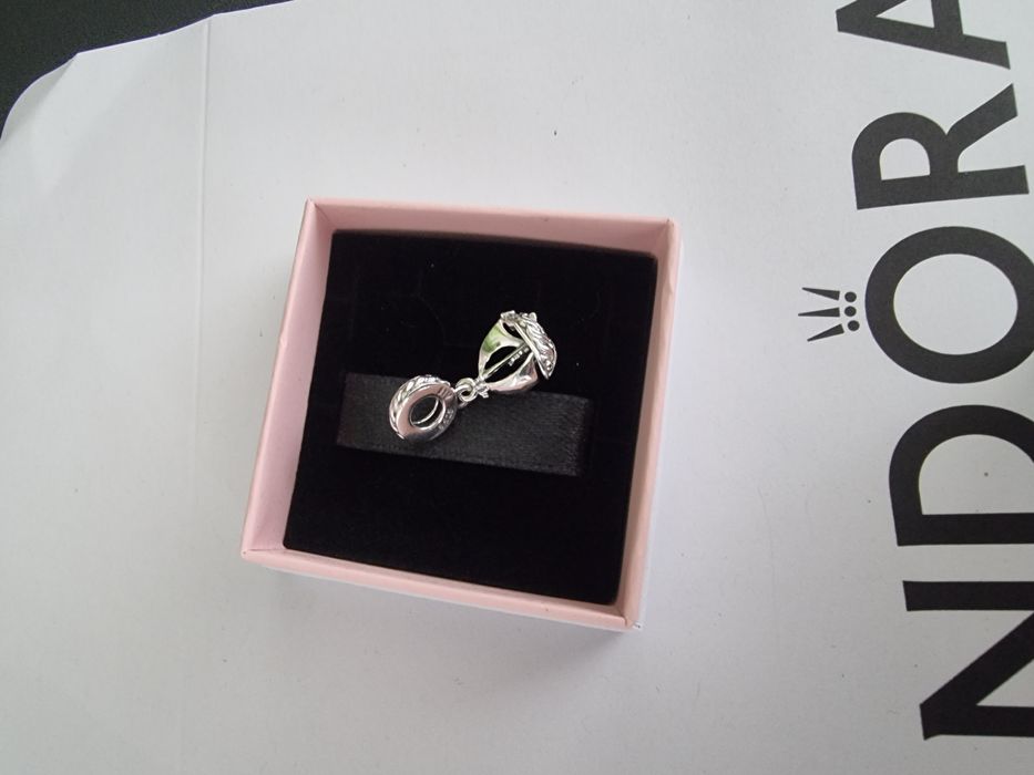 Висулки PANDORA -Нови