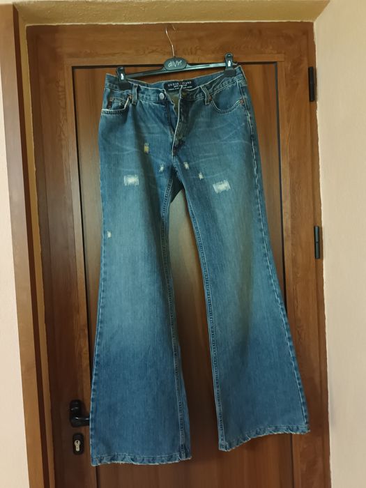 Дамски дънки на GUESS