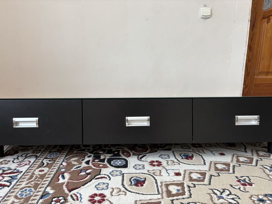 Тумба-подставка под телевизор