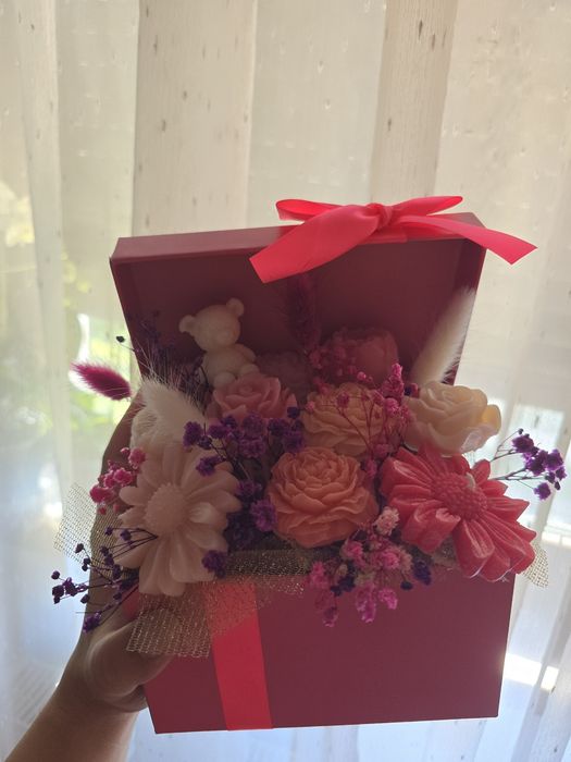 Aranjamente florale din ceară