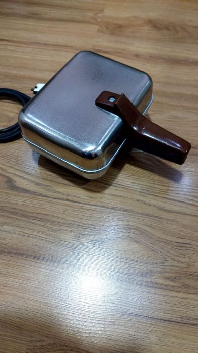 Вафельница Ласунка новая