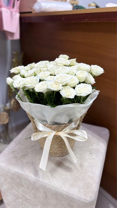 кустовые розы белые