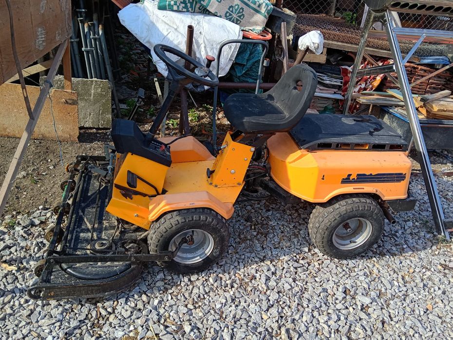 Tractorașe detuns iarbă