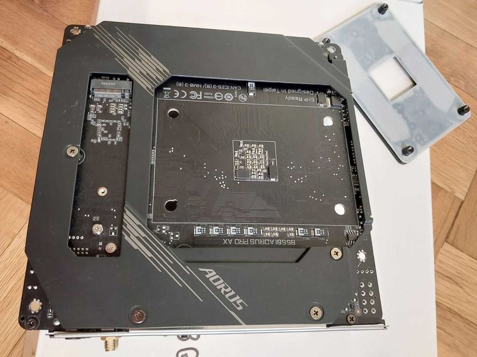 AMD Ryzen 7 3700X + Gigabyte B550i Aorus Pro AX Wi-Fi