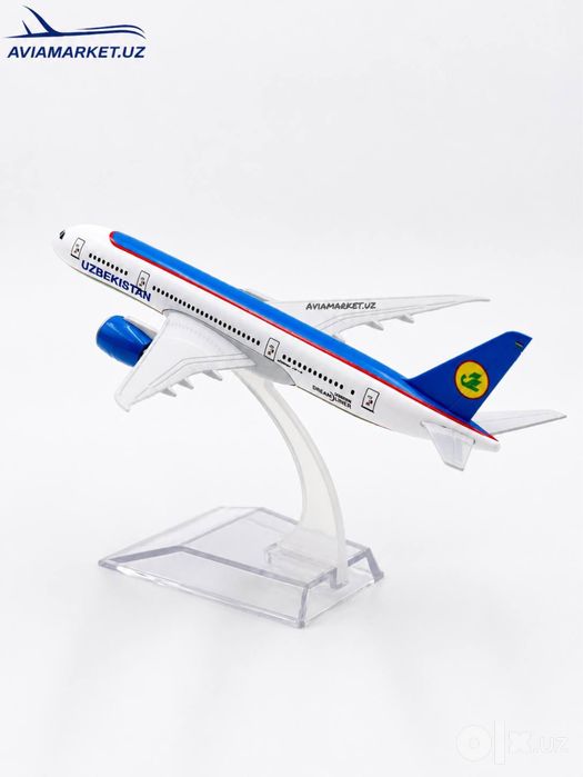 Самолет Boeing 787 Dream Liner Uzbekistan Airways ( отличный подарок)