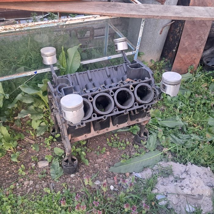 Маса от 8 цилиндров двигател без стъкло