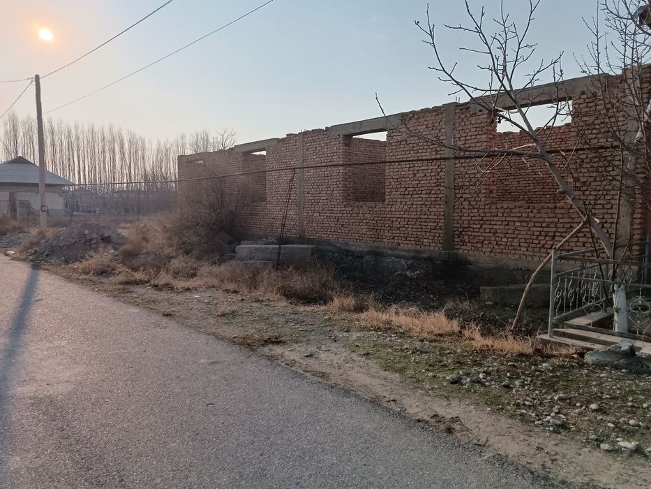 Fargona Quvasoy yo'lida Chekda 17.5 sotik tugallanmagan uchastka sroch