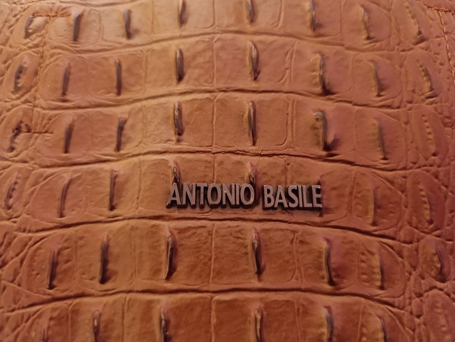 Две големи чанти.