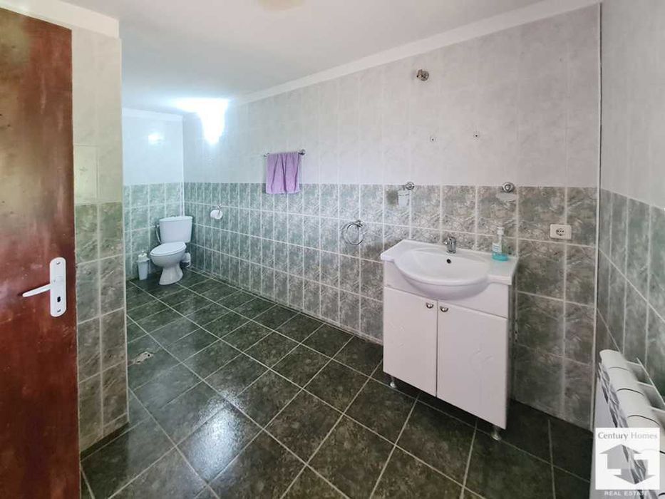 170282 Двуетажна къща с басейн и просторен двор в с. Ритя