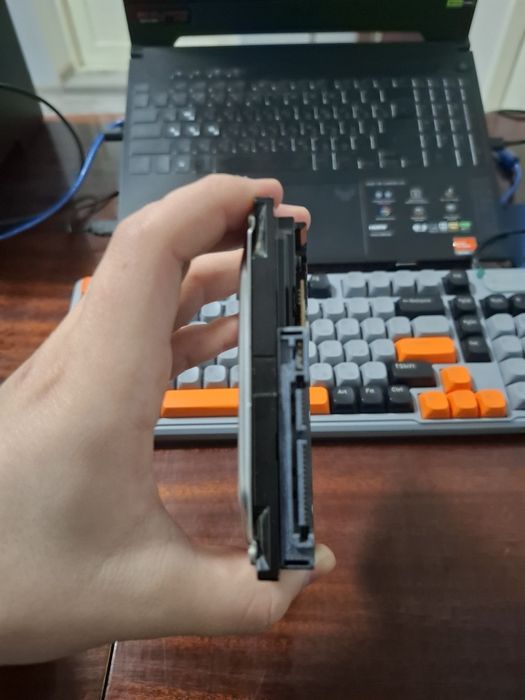 Продаются два жестких диска.