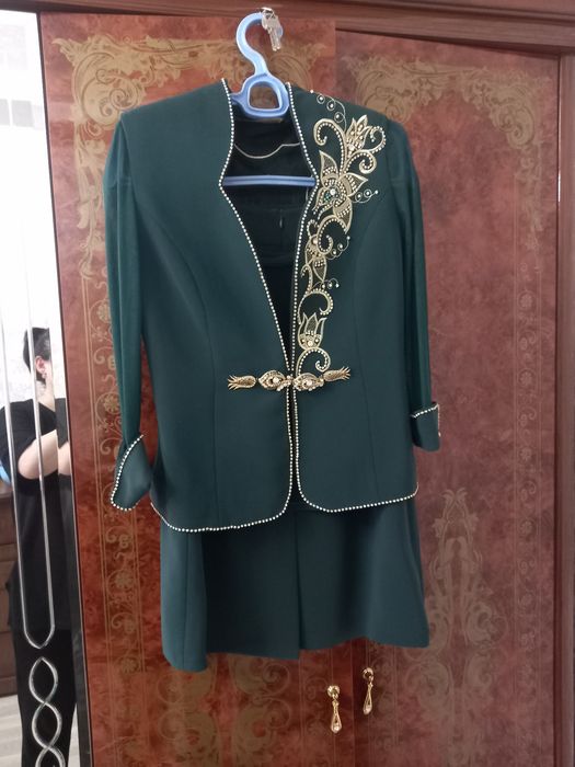 Kastum yupka vecherniy