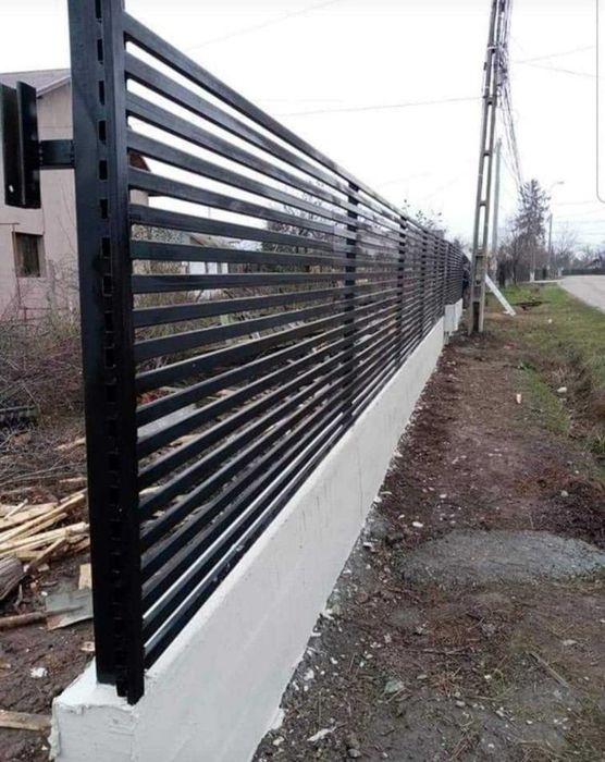 Garduri din panouri stil jaluzele, sipca metalica, tabla, plasa si BCA