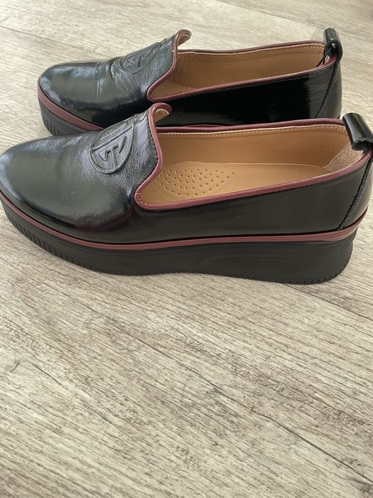 Продам лоферы женские