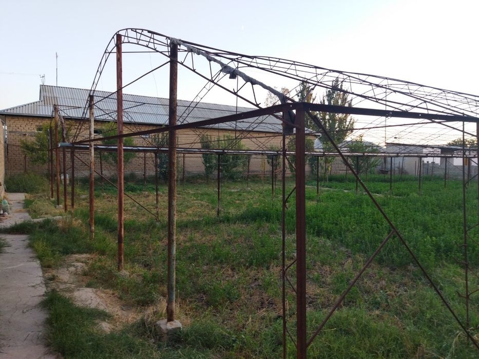 Parnik sotiladi 5 sotx eni 16 M uzunligi 31.5m