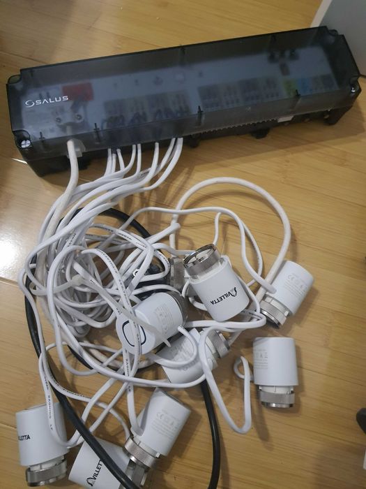Salus KL08RF + 9 actuatoare T30NC–unitate comandă încălzire pardoseală