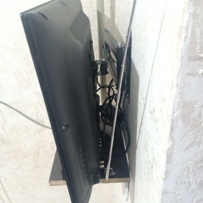 Телевизор LED HDMI+тюнер