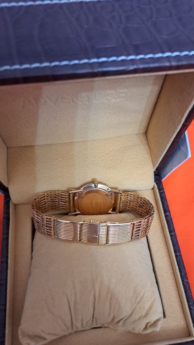 Золотые часы с браслетом