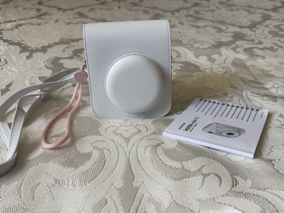 Продаю Instax Mini 11 - как новый