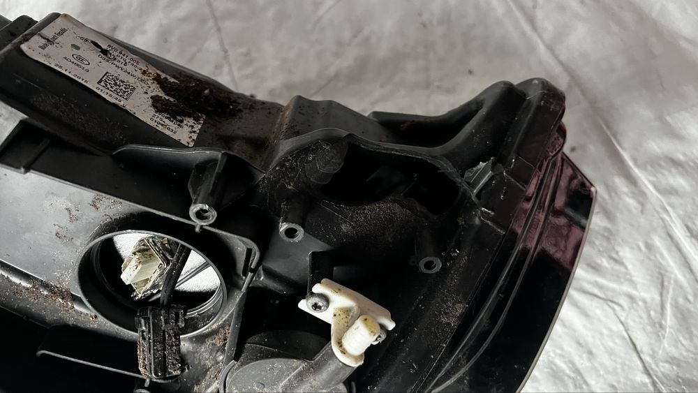 2 броя Audi A3 8V ляв и десен фар Bi-Xenon/LED • 2013–2016