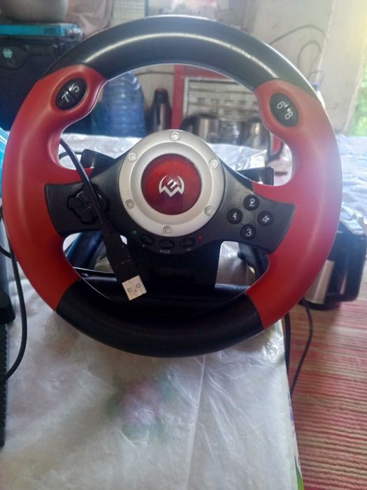 Игровой руль сотилади 550.000 келишамиз