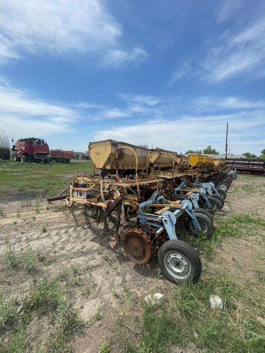 Сеялка, культиватор, бороны, плуг, бочки