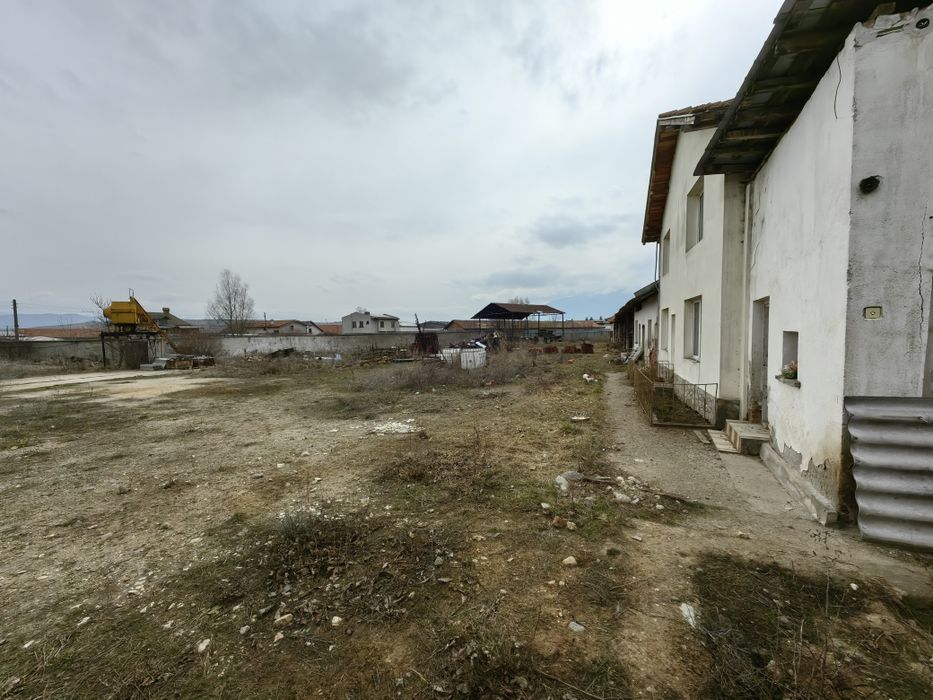 Продава се Промишлена сграда в Разлог - 4081 кв.м за 107 €/кв.м - Снимка #8