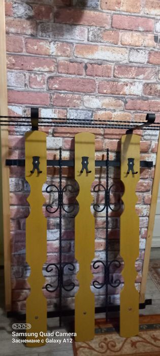 Стенна закачалка-дърво и ковано желязо