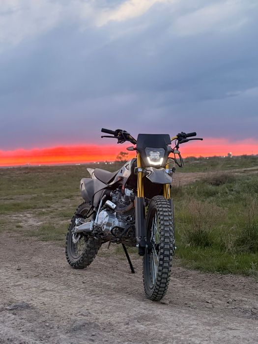 Продаю эндуро 250
