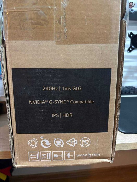 Геймърски Монитор LG UltraGear 27" 240hz IPS QHD/WQHD