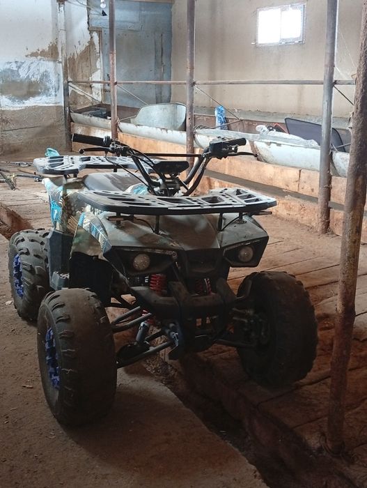 Продаю на запчасти  квадроцикл