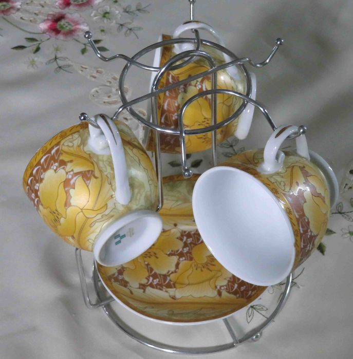 Чашечки кофейныес блюдцами, форма  СССР                  .