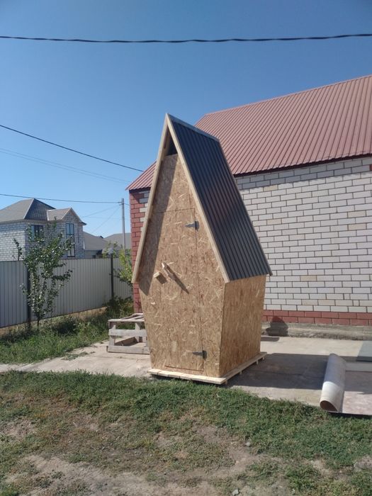 Уличный туалет теремок