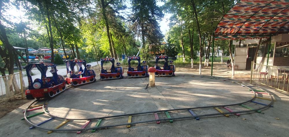 Bolalar poyizchasi sotiladi xolati zor yangidek kop ishlamagan