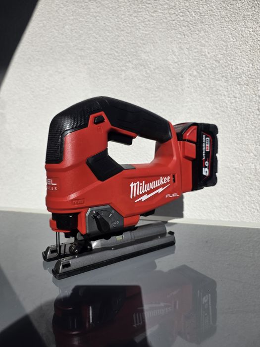 Fierastrau pendular Milwaukee M18 FJS cocoșat