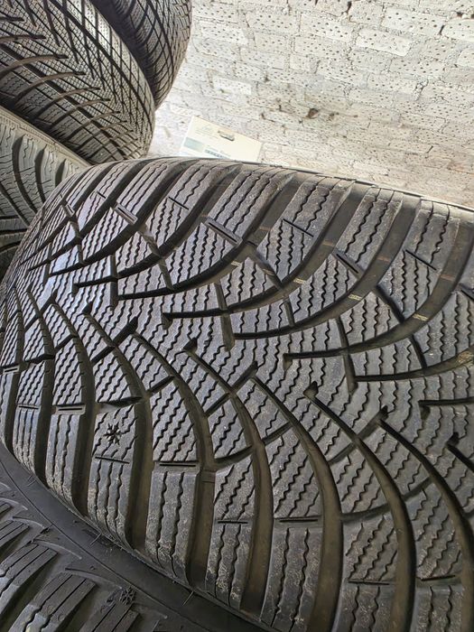 4 бр зимни 205/55/ 16 Goodyear