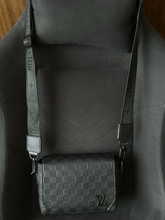 Lv чантичка.